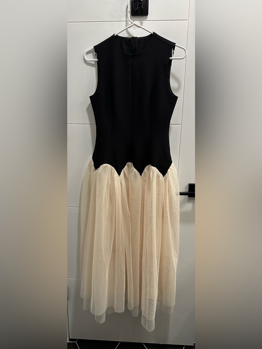 Commence Contrast Petal Waist Midi Dress Black Ivory Size Small NWT - Picture 2 of 5